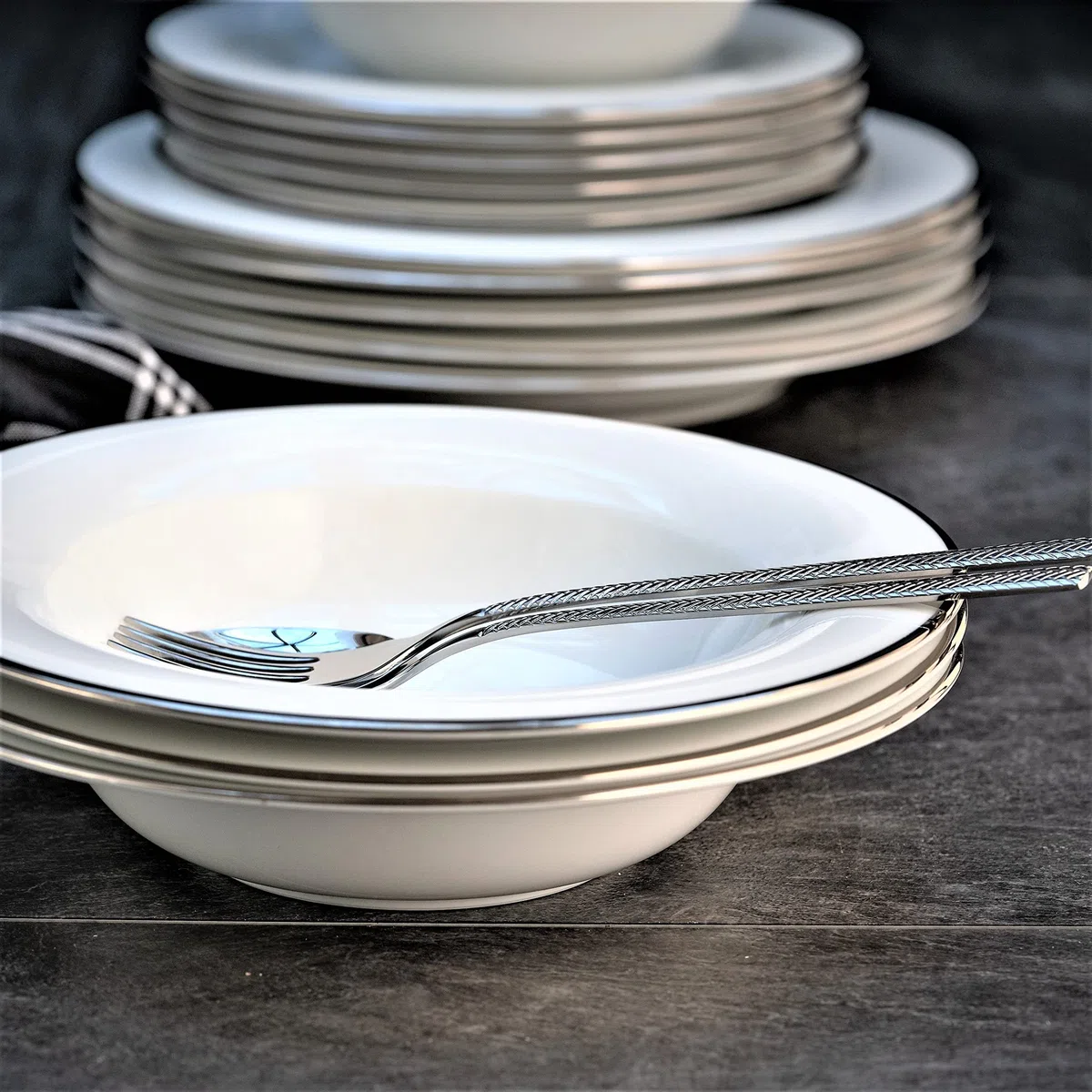 VILLA ITALIA Speiseeservice Porzellan Tafel - Set für 6 Personen Geschirrset - Tafelgeschirr - Teller tief - Dessertteller - PLUS PLATIN NZ137