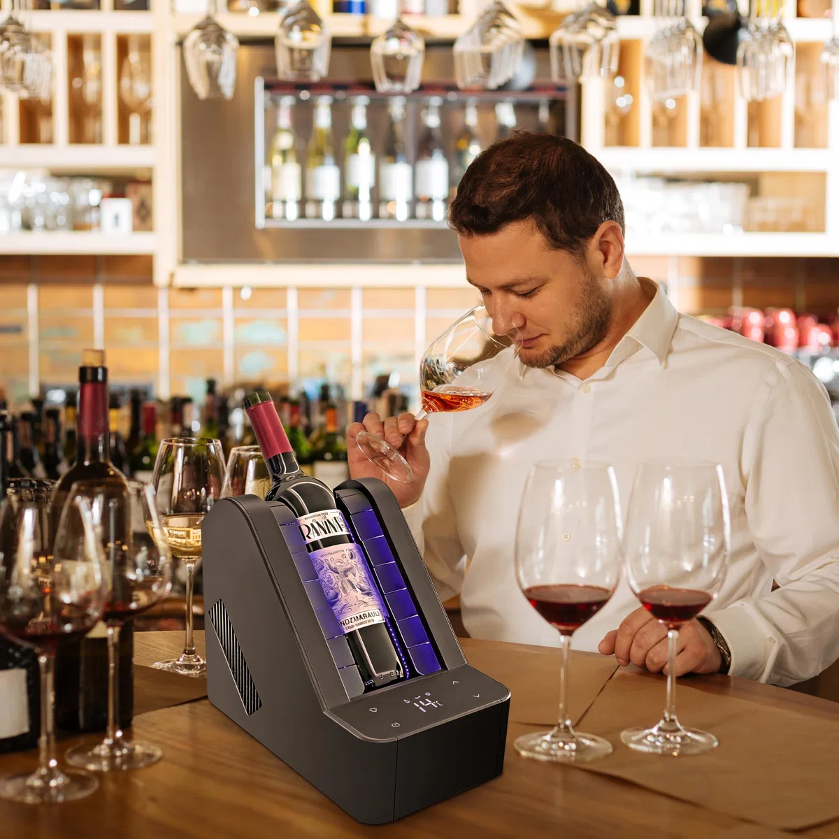 Cobalance Elektrischer Wein-Kühler & Dekanter mit Deckel, 1600 ml – 24 Std. Kühlung, integrierter Belüfter, ideal für Rot- & Weißwein, edles Geschenk für Weinliebhaber