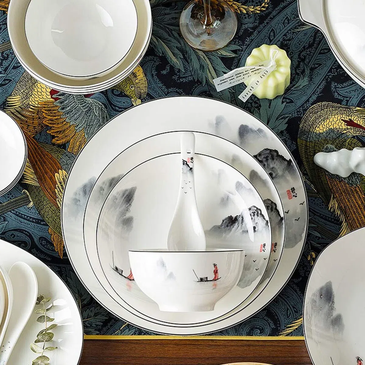 60-Teiliges Geschirrset, Neues Bone China Geschirrset, Porzellan-Geschirrset, Kombi-Set Mit Tellern, Schüsseln, Löffeln Und Suppentopf, Feines Porzellan-Geschirr