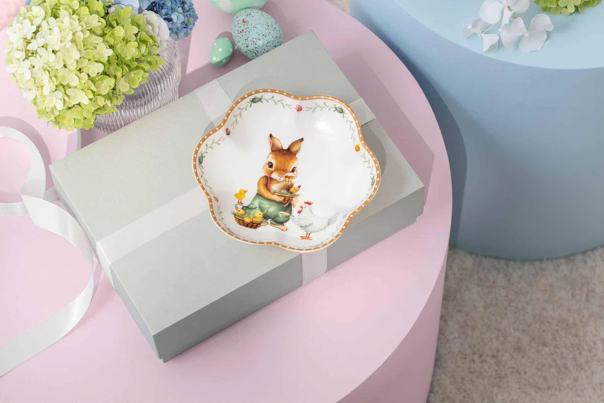 Villeroy & Boch – Annual Easter Edition Set 2026 bunt – Ostern: Becher, Teller, Schale, Eierbecher und Ornament – Oster Keramik – Limitiertes Sammlerstück – Premium Bone Porzellan